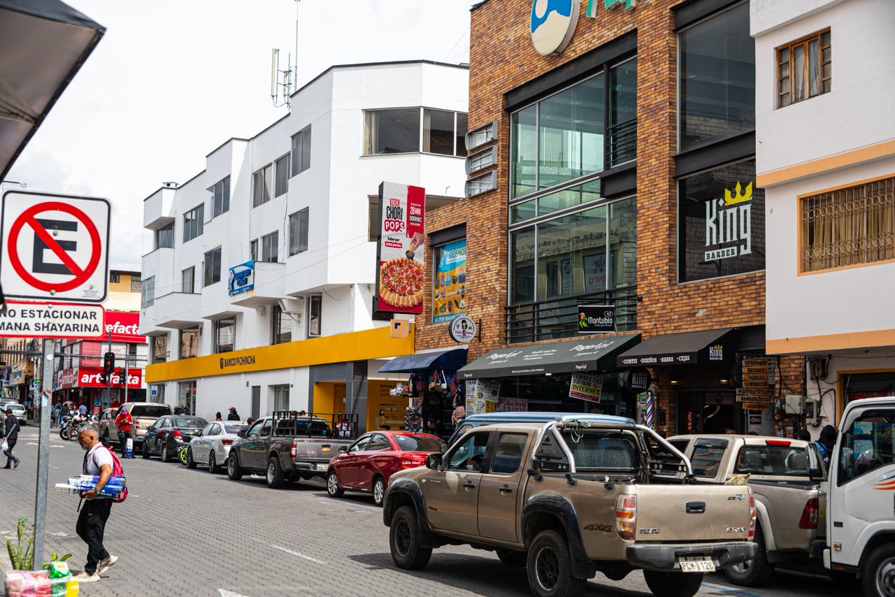 Pantalla LED Bolívar & Ascázubi — Bahía Paqari, Cayambe